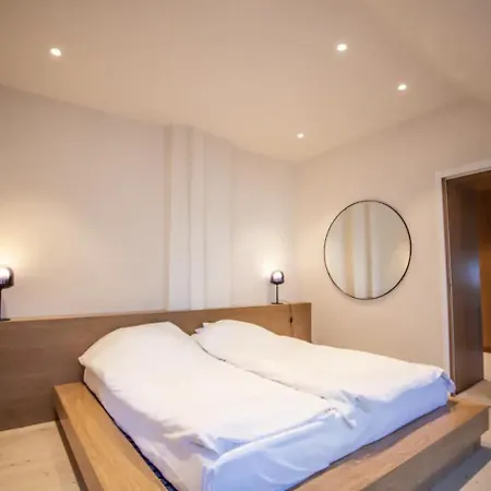 Stunning Penthouse A Location דירה *