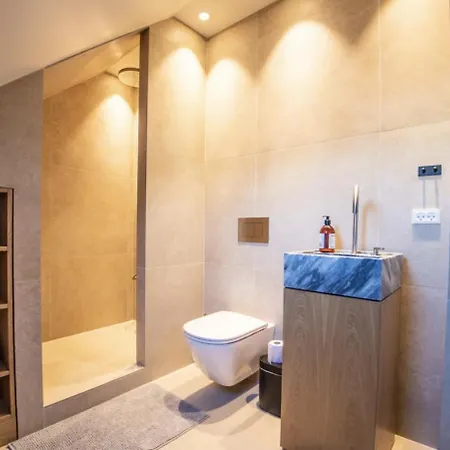 Stunning Penthouse A Location *